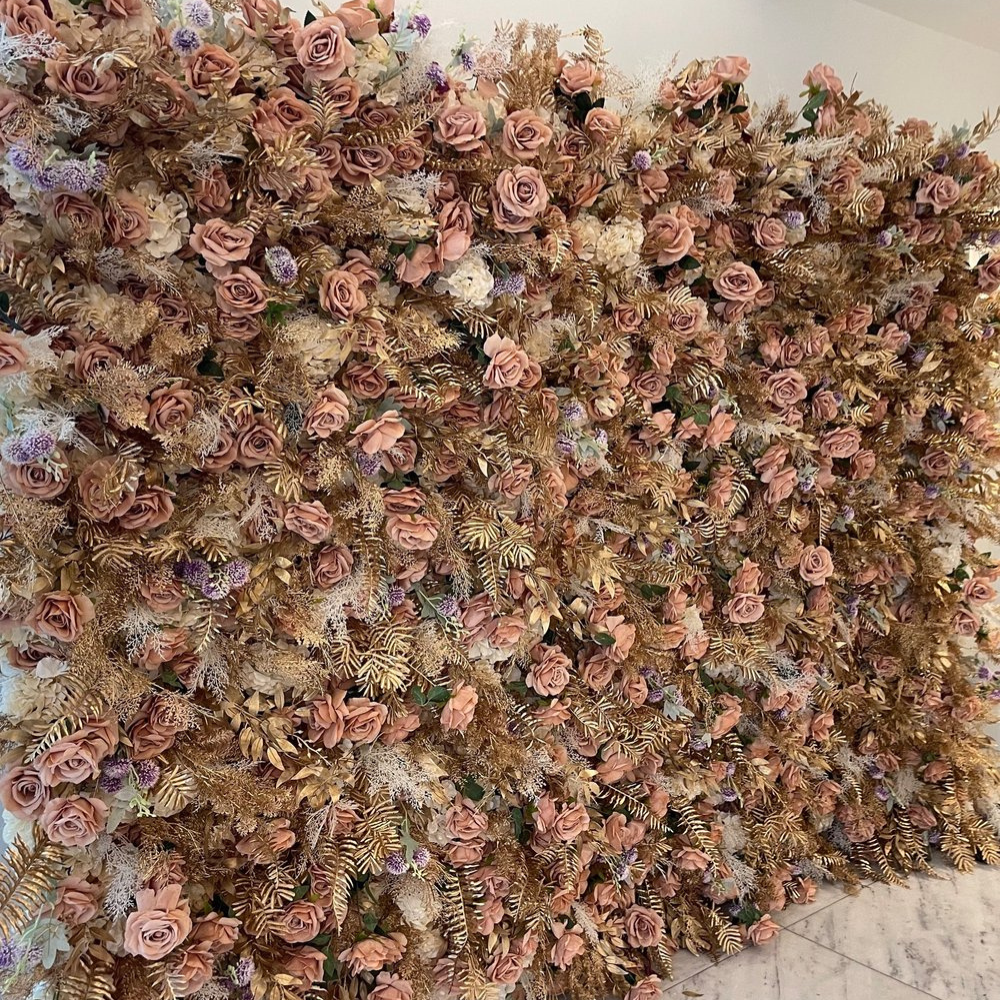 Muur van gedroogde bloemen en bladeren