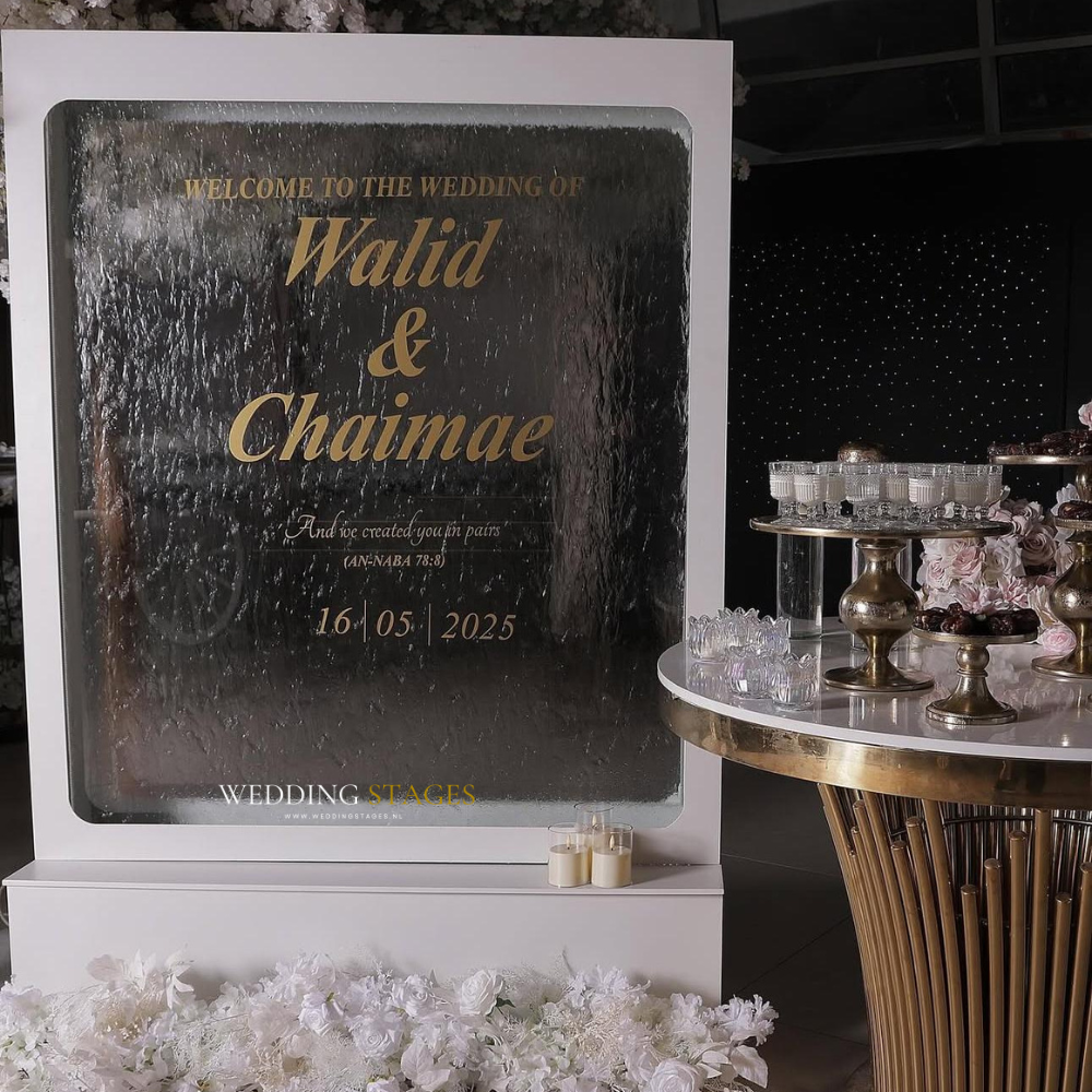 Bruiloft decor met tafel en bloemen